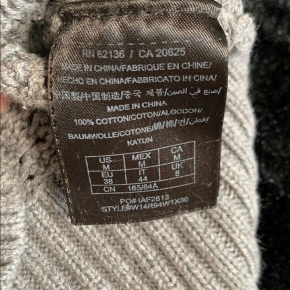 Guess Gray Crew Neck  hunky Knit Sweater Size Medium - Picture 5 of 10